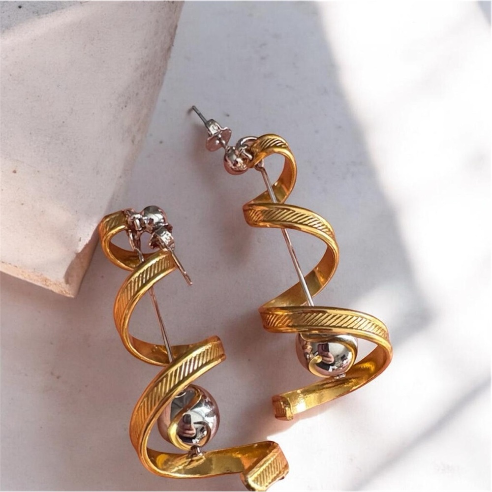 Vintage Avon 1995 Mixed Metal Spiral Ribbon Ball Pendulum Drop Earrings